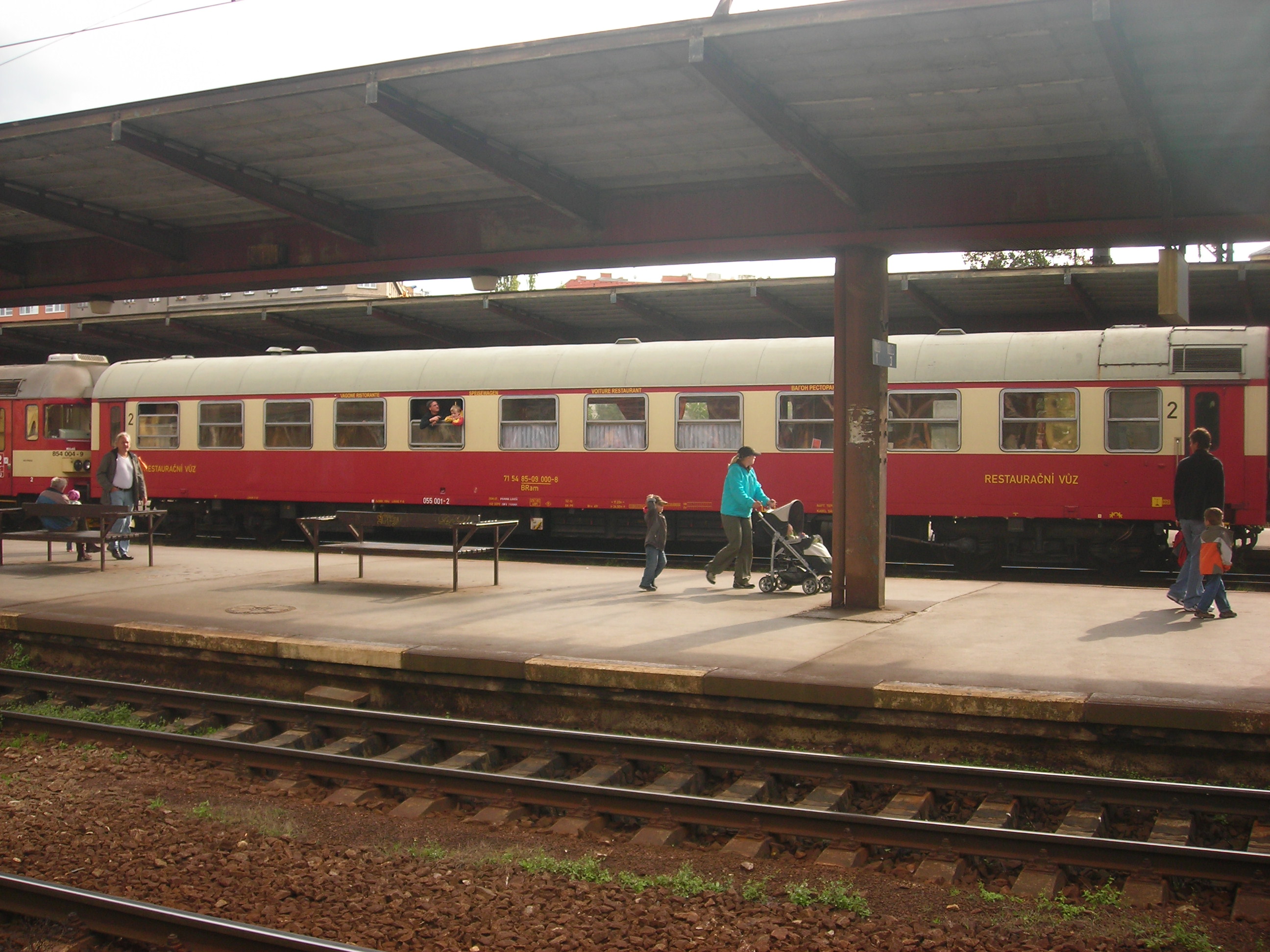 ř.853+BRam v žst.Vršovice.JPG