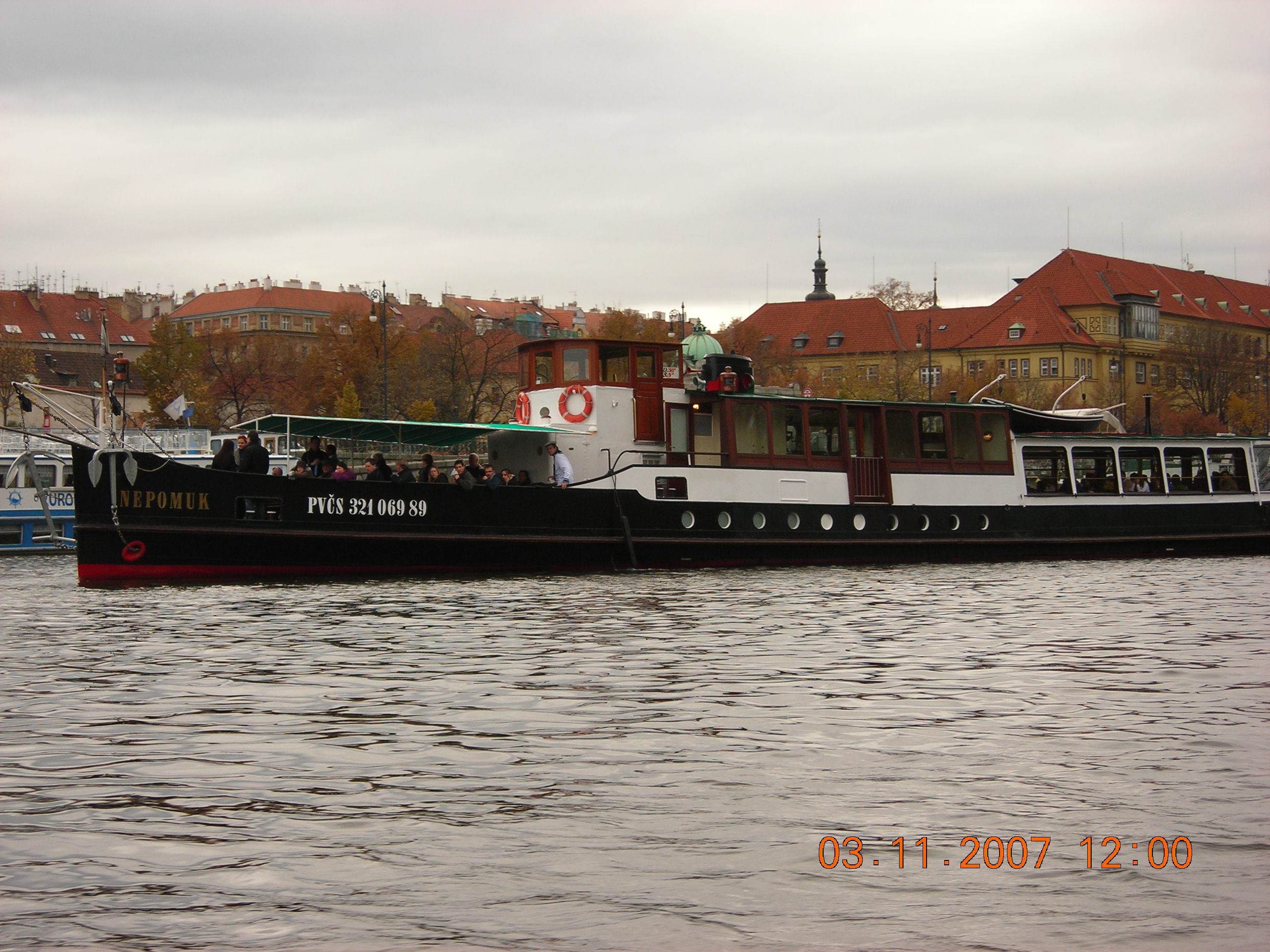 8.parník NEPOMUK.JPG